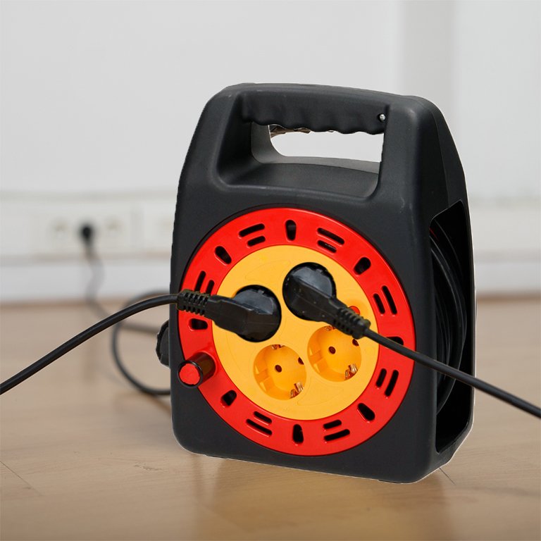 Rallonge avec enrouleur 4 prises, 25 mètres (3 x 1,5 mm) – Image 2