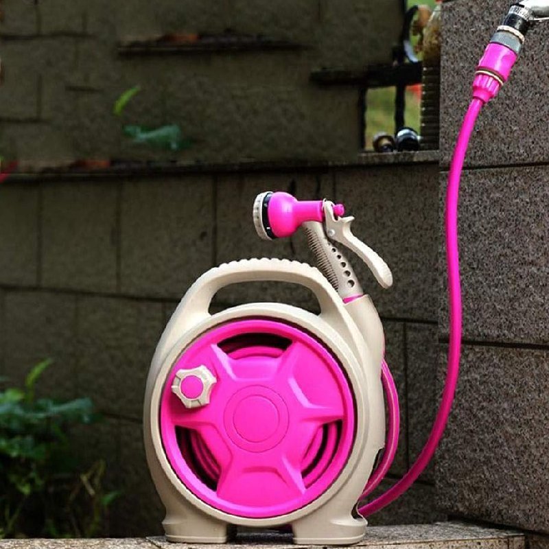 Tuyau rétractable mural