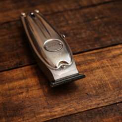 Tendeuse rechargeable KEMEI  KM-1949