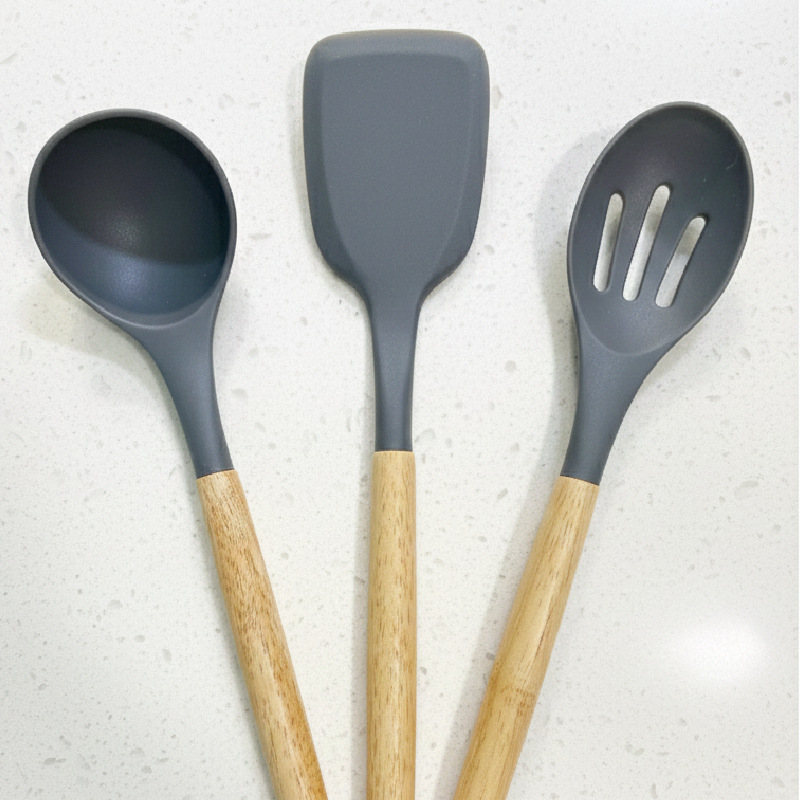 3 Spatules en Silicone avec Manche en Bois – Image 2