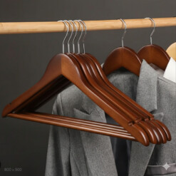 Alternative view of Lot de 3 cintres en bois d'érable