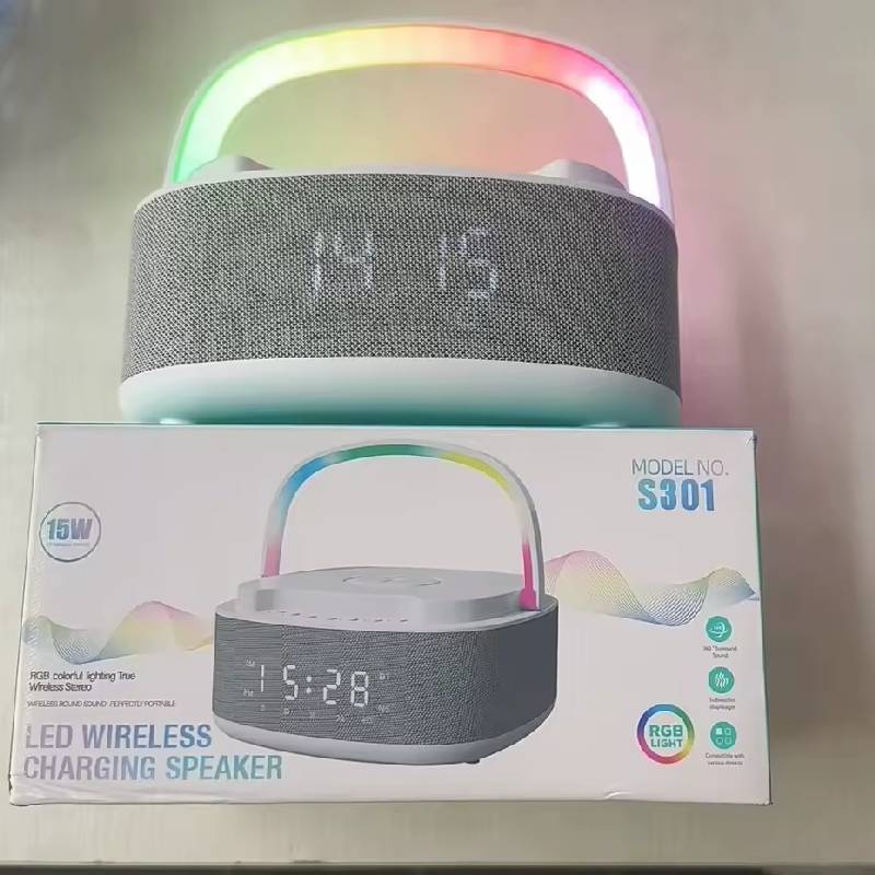 Haut-parleur portable Bluetooth avec chargeur sans fil et réveil numérique – Image 3