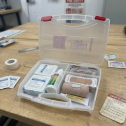 Boite à Pharmacie en Plastique 3 Compartiments FIRST AID – Image 2